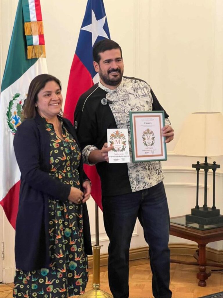 Víctor Aguilar chef mexicano de Güeros, recibe sello M
