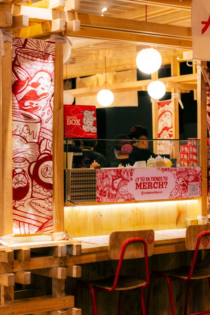 Arigato restaurante japonés de sushi en el MUT Santiago
