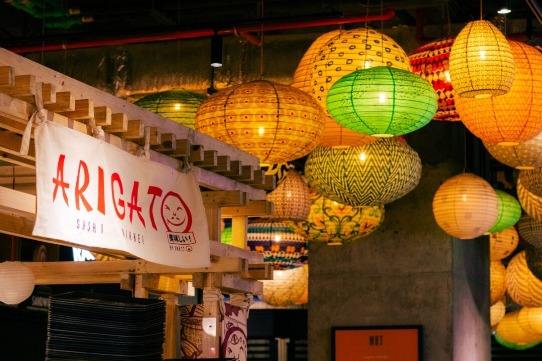 Arigato restaurante japonés de sushi en el MUT Santiago