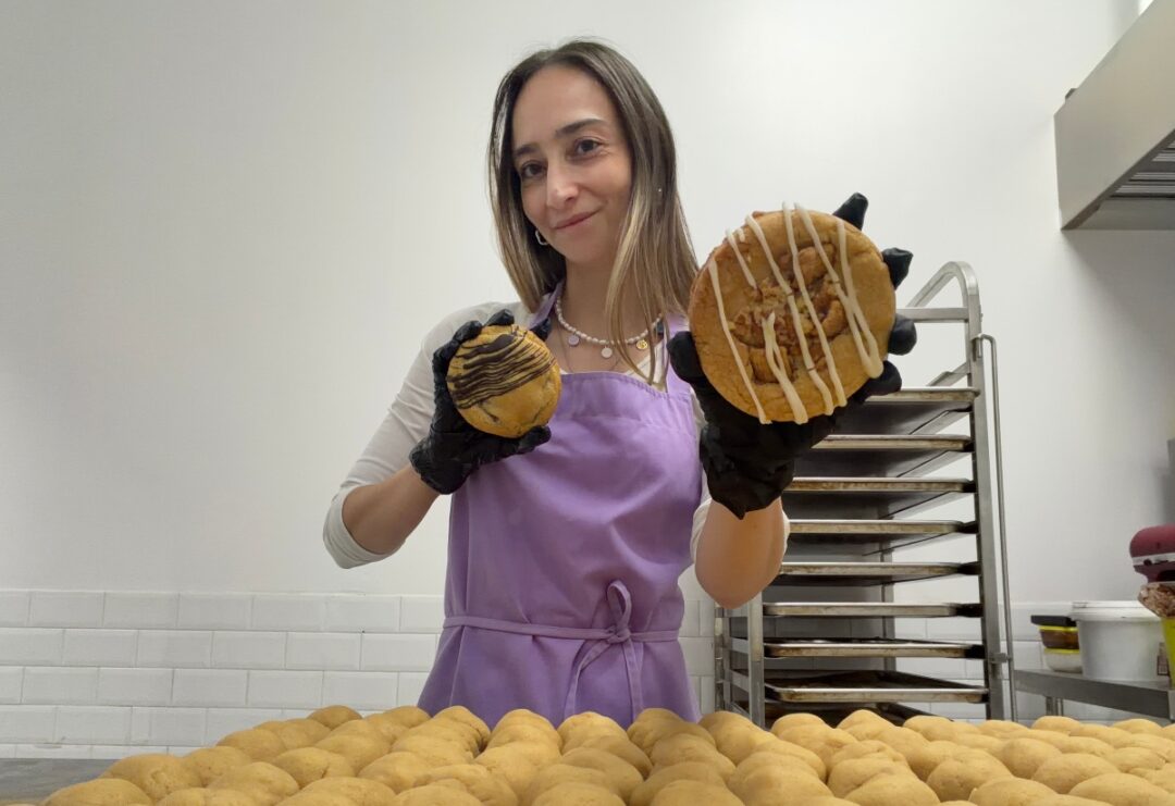 Magdalena Torrealaba, dueña de Crinkle, galletería de galletas artesanales en Las Condes