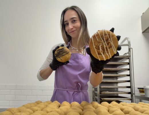 Magdalena Torrealaba, dueña de Crinkle, galletería de galletas artesanales en Las Condes