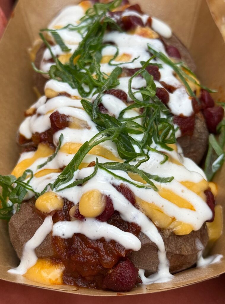CuracaRibs abrió un local en Santiago, en Vitacura, con almuerzos ejecutivos, after office, brunch y todas sus carnes ahumadas