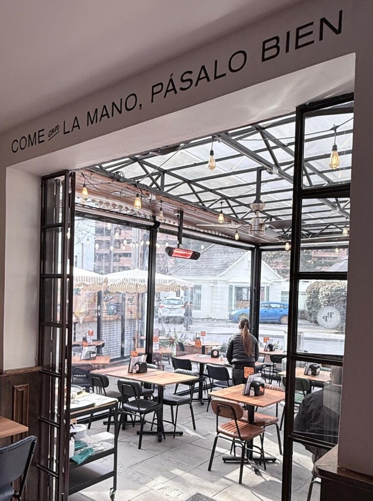 CuracaRibs abrió un local en Santiago, en Vitacura, con almuerzos ejecutivos, after office, brunch y todas sus carnes ahumadas