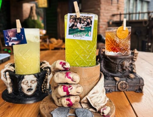 Cinema es un restaurante y bar temático en Santiago, inspirado en películas famosas, que ofrece una nueva experiencia en Patio Bellavista.