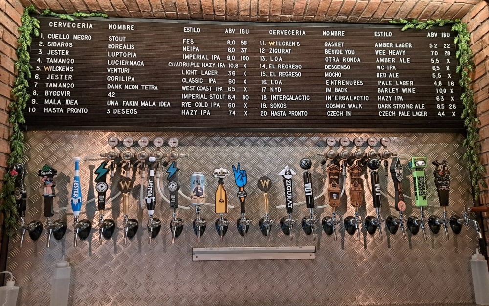 Oculto Beergarden es el bar de Providencia que es un oasis en la noche santiaguina